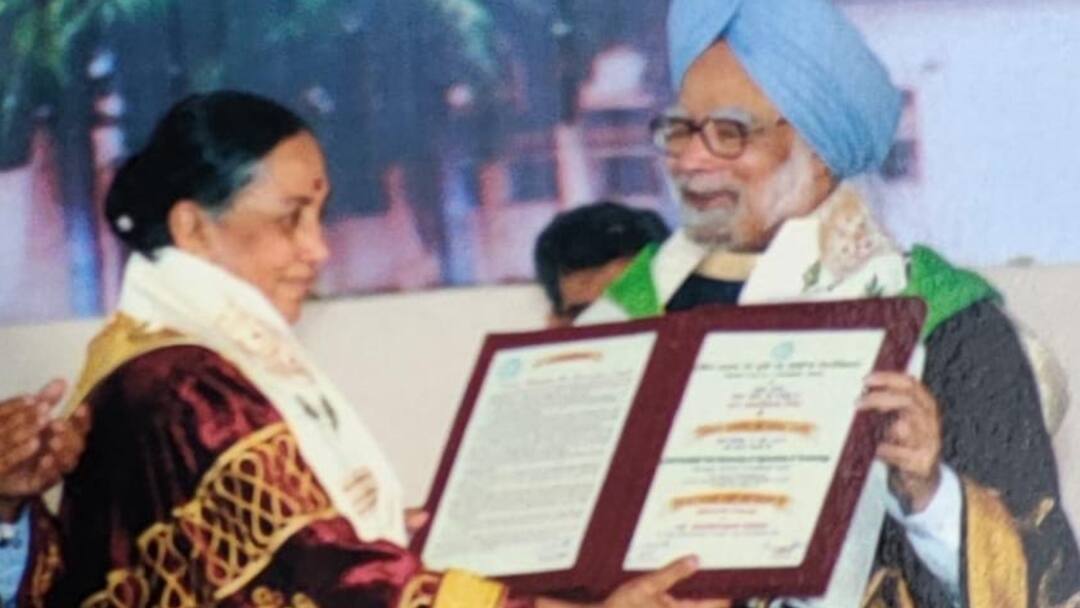 Manmohan Singh Died: पूर्व पीएम मनमोहन सिंह कई बार आए थे उत्तराखंड, यहां खाना आया था पसंद, जानें पूरा किस्सा Former PM Manmohan Singh had come to Uttarakhand 26th Convocation of Govind Ballabh Pant Agricultural University ann Manmohan Singh Died: पूर्व पीएम मनमोहन सिंह कई बार आए थे उत्तराखंड, यहां खाना आया था पसंद, जानें पूरा किस्सा