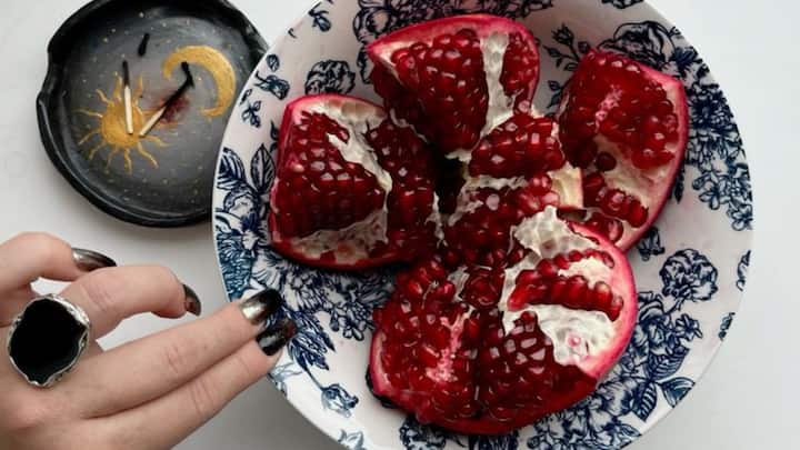 7. Smashing Pomegranate: In Turkey, pomegranates symbolise abundance and prosperity. People smash a pomegranate on the doorstep in a cherished New Year tradition, the more pieces and the further they spread, the more fortune and prosperity it's believed to bring the family. (Image Source: Pinterest/nsnvck)