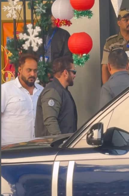 Talking about Salman Khan's look, he is wearing a jacket with black pants.