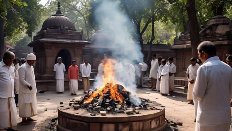 Karur Pallapalayam Crematorium needs for people from two different communities வாழத்தான் வழியில்லை!  செத்தாலும் கூட இடமில்லையா? கரூர் அருகே நவீன தீண்டாமை..