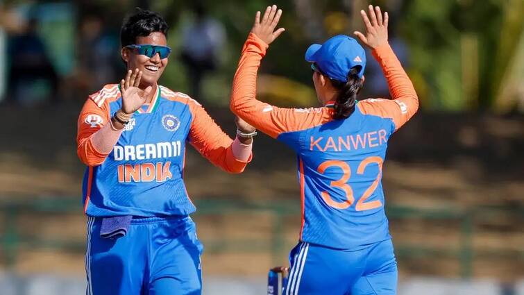 Deepti Sharma creates history with six-wicket haul against West Indies in 3rd ODI வரலாற்று சாதனை படைத்த முதல் இந்திய வீராங்கனை - தீப்தி சர்மாவுக்கு குவியும் பாராட்டு!