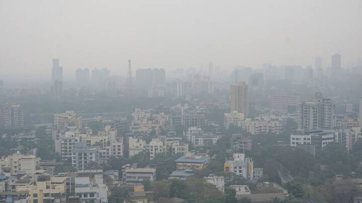 উত্তরবঙ্গে কুয়াশার সম্ভাবনা। হালকা থেকে মাঝারি। কুয়াশার সম্ভাবনা দার্জিলিং, জলপাইগুড়ি, কোচবিহার উত্তর দিনাজপুর এবং মালদা জেলাতে। কুয়াশা থাকবে বাকি জেলাগুলিতেও।