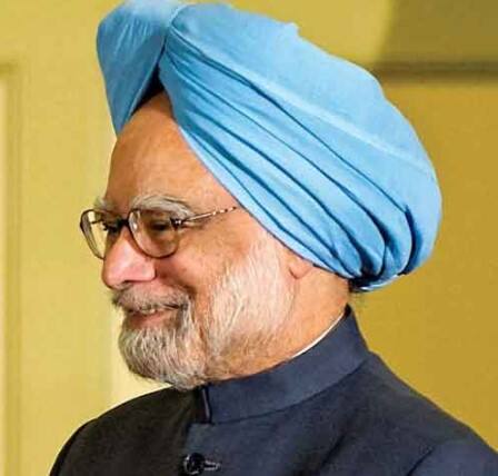 ਮਨਮੋਹਨ ਸਿੰਘ ਦੀਆਂ 3 ਬੇਟੀਆਂ ਹਨ। ਉਨ੍ਹਾਂ ਦੀ ਵੱਡੀ ਬੇਟੀ ਉਪਿੰਦਰ ਸਿੰਘ ਦੀ ਉਮਰ 65 ਸਾਲ ਹੈ ਤੇ ਉਨ੍ਹਾਂ ਦੇ ਦੋ ਪੁੱਤਰ ਹਨ। ਦੂਜੀ ਬੇਟੀ ਦਮਨ ਸਿੰਘ ਦੀ ਉਮਰ 61 ਸਾਲ ਹੈ। ਉਨ੍ਹਾਂ ਦਾ ਇੱਕ ਪੁੱਤਰ ਹੈ, ਜਿਸ ਦਾ ਨਾਮ ਰੋਹਨ ਪਟਨਾਇਕ ਹੈ। ਤੀਜੀ ਬੇਟੀ ਅੰਮ੍ਰਿਤ ਸਿੰਘ ਦੀ ਉਮਰ 58 ਸਾਲ ਹੈ ਪਰ ਉਨ੍ਹਾਂ ਦੇ ਪਰਿਵਾਰ ਬਾਰੇ ਜ਼ਿਆਦਾ ਜਾਣਕਾਰੀ ਨਹੀਂ ਹੈ।