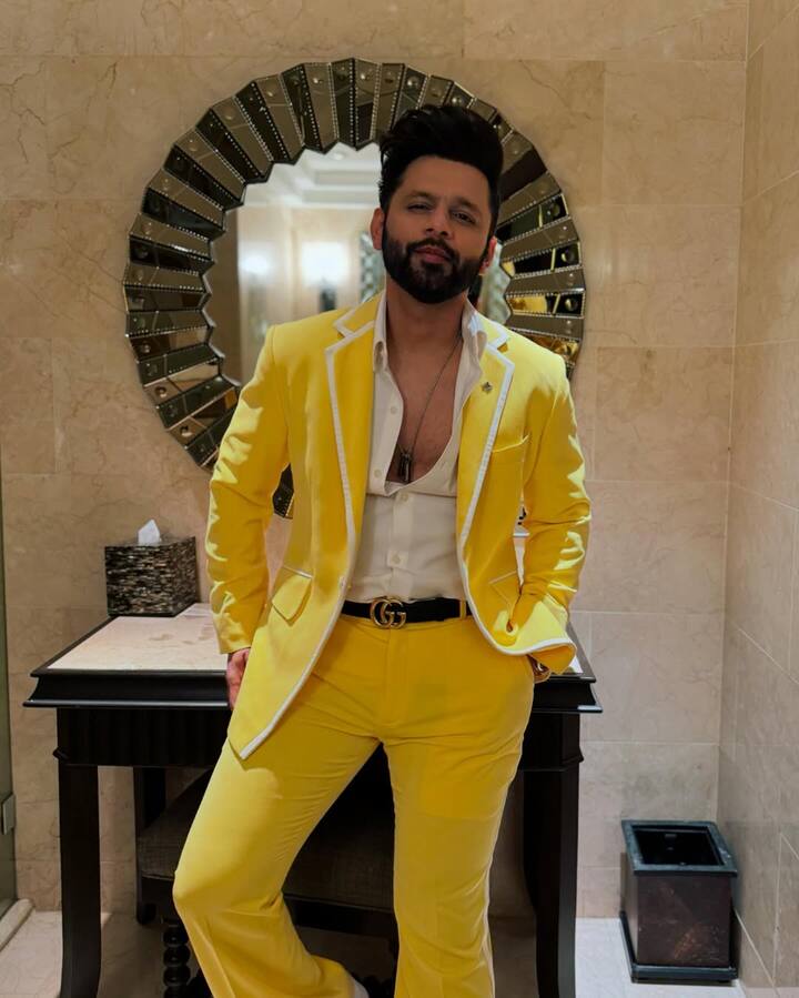 सिंगर राहुल वैद्य पहले सीजन में नजर आए थे. उनके साथ शो में कृष्णा अभिषेक और कश्मीरा शाह भी नजर आएंगे.