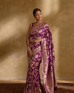 Mrunal Thakur : సీతారామం వైబ్స్ ఇస్తోన్న మృణాల్ ఠాకూర్.. పట్టుచీర కట్టి, తలలో మల్లెపూలు పెట్టి నవ్వేస్తోన్న సీత