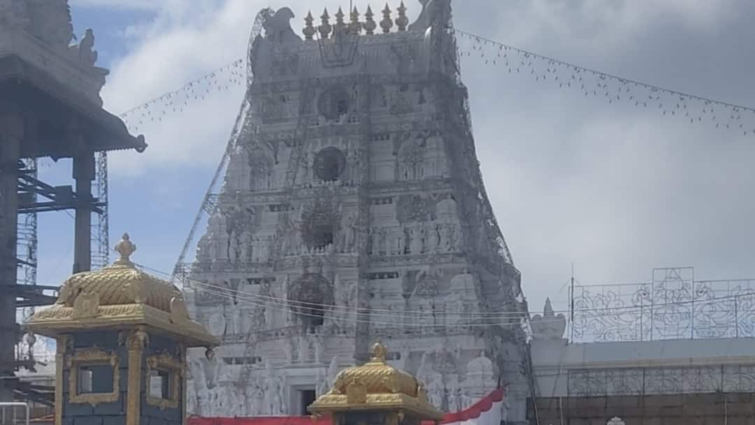 Vaikunta Ekadashi in Tirumala Key decisions on VIP break darshans Tirumala : తిరుమలలో వైకుంఠ ఏకాదశి - వీఐపీ బ్రేక్ దర్శనాలు రద్దు చేసిన టీటీడీ
