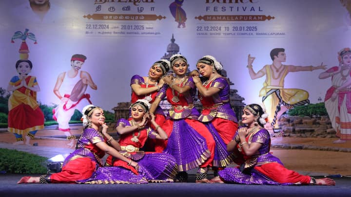 Mamallapuram Dance Festival  : உள்ளூர் மக்கள், உள்நாடு மற்றும் வெளிநாட்டு சுற்றுலாப் பயணிகள் ஆர்வமாக வந்து கடும் குளிரையும் பொருட்படுத்தாமல் கண்டு ரசித்தனர்.