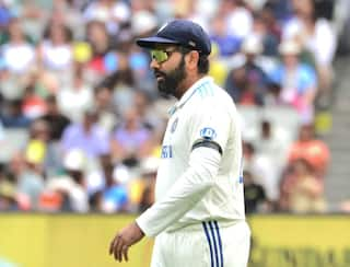 Team India wears black armbands on second day in Melbourne