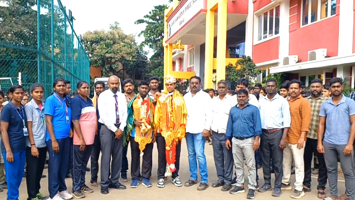 Pencak silat : பென்காக் தற்காப்பு கலை போட்டி - வெண்கல பதக்கம் வென்ற சீர்காழி மாணவர்...!