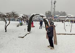 J&K Weather Update: नए साल तक कश्मीर में होगी बंपर बर्फबारी, ठंड से जमी झीलें, पारा माइनस में लुड़का; जानें मौसम का ताजा अपडेट