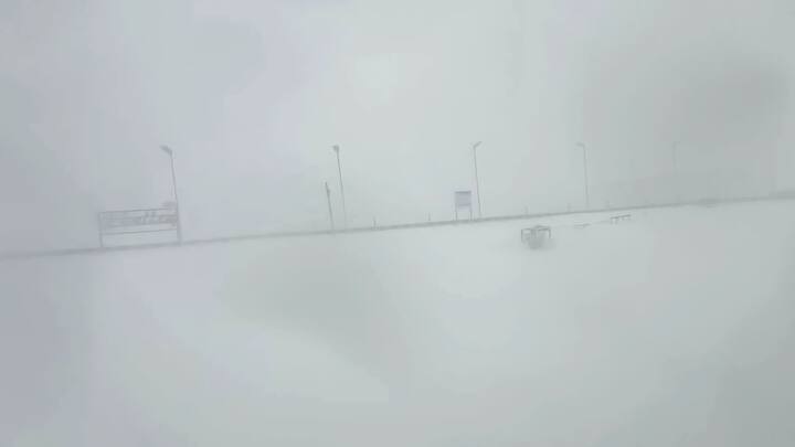 30 दिसंबर और 31 दिसंबर को राज्य के ऊंचाई वाले इलाकों के साथ मैदानी इलाकों में शीत लहर कई ऑरेंज अलर्ट जारी किया गया है. 1 जनवरी को शीतलहर का येलो अलर्ट है.