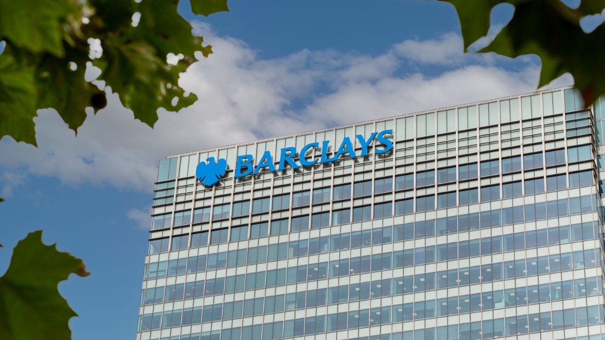 Barclays Fires 15 Bankers And Withholds Annual Bonuses Ahead Of Holidays: Report