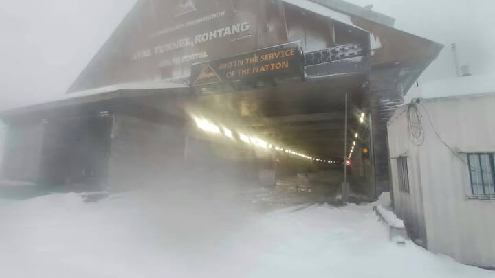 इसके अलावा सिरमौर, सोलन, शिमला, मंडी, कांगड़ा, ऊना, हमीरपुर और बिलासपुर में भारी बारिश का ऑरेंज अलर्ट है.