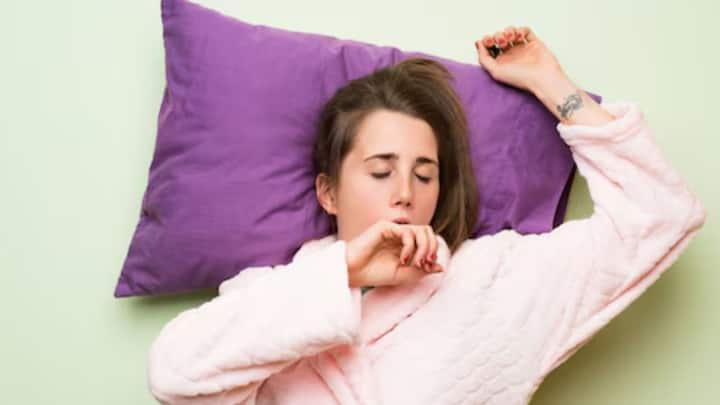 পাশাপাশি জীবনযাপনও সংশোধ করা উচিত। পর্যাপ্ত ঘুম না হলে হরমোন ভারসাম্য হারায়। মাধরাতে খাওয়ার অভ্যেসও বিপদ ডেকে আনে।