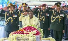 Manmohan Singh Death: पंचतत्व में विलीन हुए मनमोहन सिंह, पीएम मोदी, राहुल गांधी ने नम आंखों से किया विदा