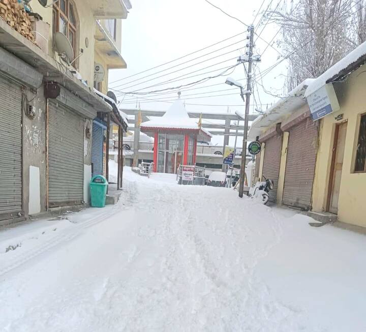 रविवार को भी राज्य के कई हिस्सों में बारिश का येलो अलर्ट जारी किया गया है. इसके अलावा नदी के साथ लगते इलाकों में धुंध छाए रहने का पूर्वानुमान है.