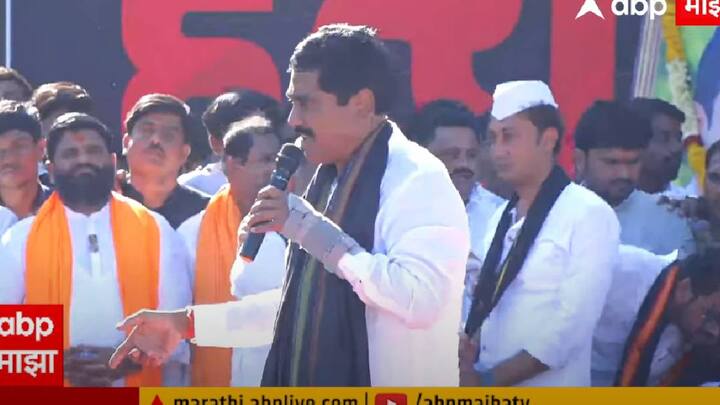 जितेंद्र आव्हाडनंतर 7 व्या क्रमांकावर खासदार बजरंग सोनवणे यांनी भाषण केल. धनंजय मुंडे, बीड जिल्ह्यात तुमचा जन्म झाला असेल तर मंत्रिपदाचा राजीनामा द्या आणि हत्याप्रकरणाची चौकशी होऊ द्या, असे बजरंग सोनवणे यांनी म्हटलं.