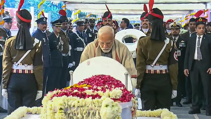 Prime Minister Narendra Modi pays his last respects to former prime minister Manmohan Singh during the latter's state funeral, at the Nigambodh Ghat, in New Delhi on Saturday. (Images: PTI)