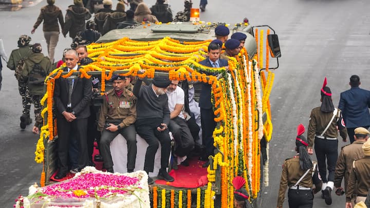 Congress leader Rahul Gandhi during the funeral procession of former prime minister Manmohan Singh, in New Delhi on Saturday. (Images: PTI)