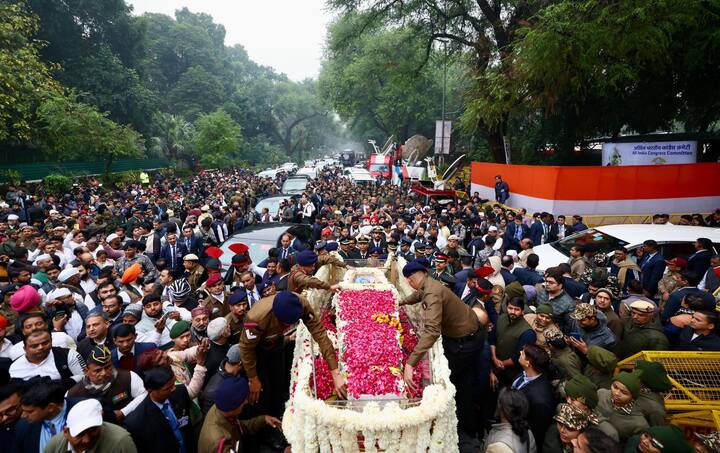 యావత్ భారతావని మన్మోహన్ అందించిన సేవల్ని కొనియాడుతోంది. క్లిష్ట పరిస్థితుల్లో ఆర్థిక సంస్కరణలు తీసుకొచ్చి, తన విధానాలతో భారత్ను ఆర్థిక మాంద్యం గండం నుంచి గట్టెక్కించిన ఘనత ఆయన సొంతం.