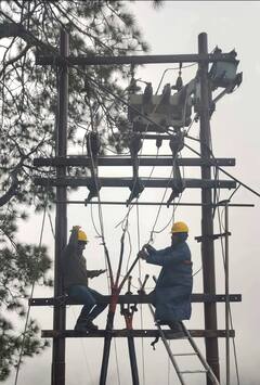 In Pics: हिमाचल के ताबो में माइनस 7.6 डिग्री तक लुढ़का तापमान, यहां हुई सबसे ज्यादा बर्फबारी