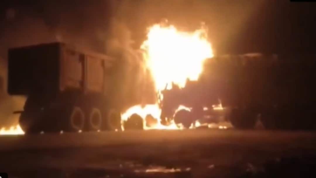 UP 2 Trucks Burst Into Flames After Head-On Collision On NH-34 In Hamirpur 1 Driver Likely Trapped UP: 2 Trucks Burst Into Flames After Head-On Collision On NH-34 In Hamirpur, 1 Driver Likely Trapped