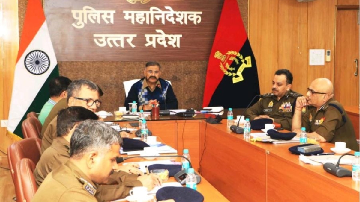 महाकुंभ को लेकर DGP प्रशांत कुमार की अधिकारियों के साथ बैठक, इस बात पर जताई नाराजगी