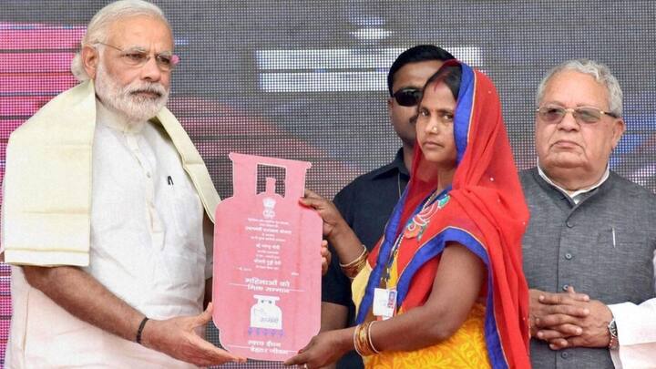 लेकिन उज्जवला योजना में सबको लाभ नहीं मिलता है. इस योजना का लाभ उन्हें महिलाओं को मिलता है. जो गरीबी रेखा के नीचे जीवन की रही होती हैं. जिन महिलाओं के पास बीपीएल कार्ड होता है. वह योजना के लिए आवेदन कर सकती हैं.