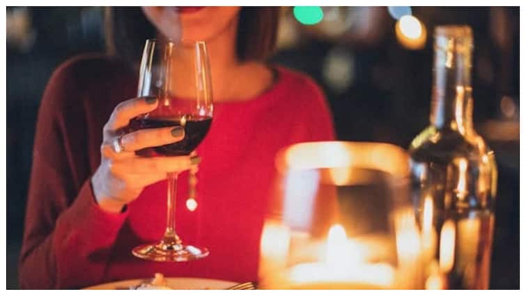 liquor sale on december 31 in Telangana and hyderabad last few years abpp Liquor Sale On December 31: డిసెంబర్‌ 31 వచ్చిందంటే తెలంగాణ కథ వేరే లెక్కుంటదీ! ఇప్పటికే రికార్డు విక్రయాలు! ఆఖరి రోజు మునిగి తేలిపోవడమేనా!