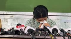 Prajakta Mali: प्राजक्ता माळी पत्रकार परिषदेत भावूक; कंठ दाटला, रुमाल काढला, पाणीही प्यायल्या