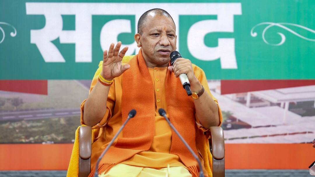 CM Yogi Adityanath React on Akhilesh Yadav Ganga Snan and Rahul Gandhi and Priyanka Gandhi Maha Kumbh Visit अखिलेश यादव के गंगा स्नान पर क्या बोले CM योगी? राहुल गांधी के कुंभ आने के सवाल पर भी दिया जवाब