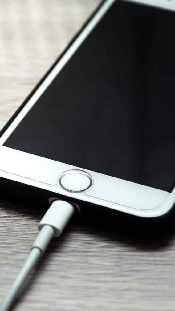 मात्र एक ट्रिक से फटाफट चार्ज होने लगेगा iPhone!