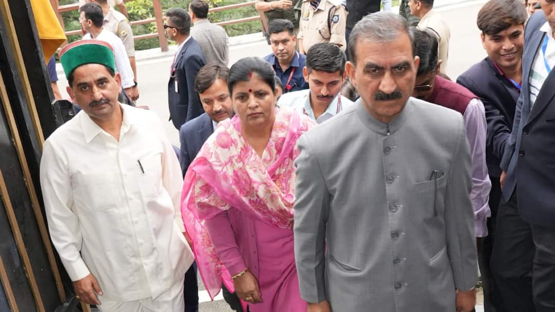 Year Ender 2024 CM Sukhvinder Singh Sukhu saved Congress government from BJP ANN Year Ender 2024: जब कांग्रेस सरकार पर मंडराया था संकट! जानिए CM सुक्खू सत्ता बचाने में कैसे रहे कामयाब