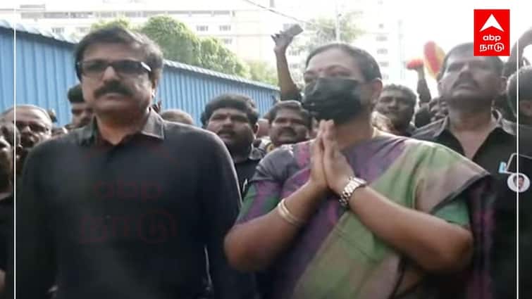 Vijayakanth first gurupooja dmdk rally without police know full details Vijayakanth: ஆயிரக்கணக்கில் குவிந்த தொண்டர்கள்! ஸ்தம்பித்த போலீஸ்! தடையை மீறி தேமுதிக பிரம்மாண்ட பேரணி!