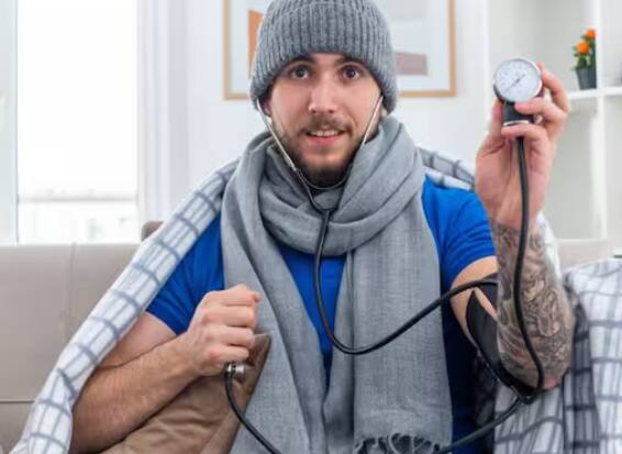 ਜਿੱਥੇ ਪਹਿਲਾ ਨੰਬਰ ਸਿਸਟੋਲਿਕ ਦਬਾਅ (ਦਿਲ ਦੀ ਧੜਕਣ ਦੌਰਾਨ ਤੁਹਾਡੀਆਂ ਧਮਨੀਆਂ 'ਤੇ ਦਬਾਅ) ਅਤੇ ਦੂਜਾ ਨੰਬਰ ਡਾਇਸਟੋਲਿਕ, (ਦਿਲ ਦੀ ਧੜਕਣ ਦੇ ਵਿਚਕਾਰ ਆਰਾਮ ਕਰਨ ਦੇ ਦੌਰਾਨ ਤੁਹਾਡੀਆਂ ਧਮਨੀਆਂ 'ਤੇ ਦਬਾਅ) ਹੁੰਦਾ ਹੈ। ਇਹ ਦੇਖਦੇ ਹੋਏ ਕਿ ਭਾਰਤੀਆਂ ਵਿੱਚ ਕਈ ਸਹਿ-ਰੋਗ ਹਨ - ਮੋਟਾਪਾ, ਸ਼ੂਗਰ, ਕੋਲੈਸਟ੍ਰੋਲ, ਜੈਨੇਟਿਕ ਹਿਸਟਰੀ - ਜੋ ਤੁਹਾਡੇ ਬਲੱਡ ਪ੍ਰੈਸ਼ਰ ਨੂੰ ਵਧਾ ਸਕਦੇ ਹਨ, ਉਨ੍ਹਾਂ ਨੂੰ ਰੀਡਿੰਗ ਨੂੰ ਇਸ ਸੀਮਾ ਦੇ ਅੰਦਰ ਜਾਂ ਇਸ ਤੋਂ ਵੀ ਘੱਟ ਰੱਖਣ ਦੀ ਲੋੜ ਹੈ।