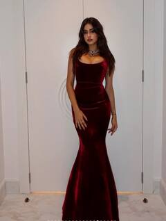 Janhvi kapoor: રેડ બોડીકોન લૂકમાં જાહ્નવીનો જોવા મળ્યો હોટ અંદાજ, જુઓ વાયરલ તસવીરો