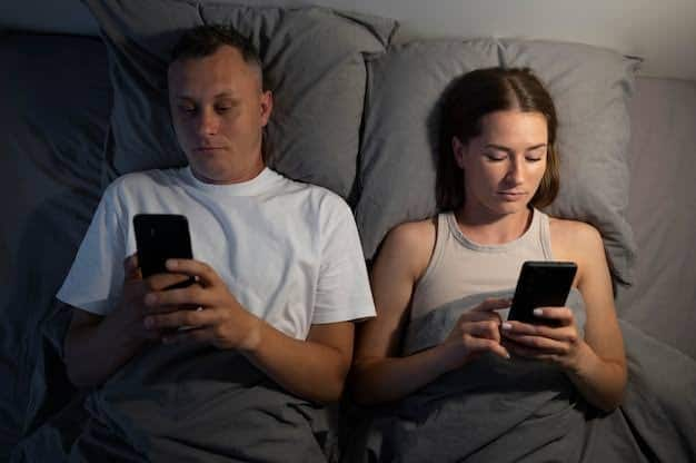 Doing this can lead to sleep-related problems. This is because blue light emanating from the smartphone screen suppresses melatonin production, which worsens the sleep cycle and poor sleep quality has a negative impact on mental health and increases the risk of stress and anxiety .