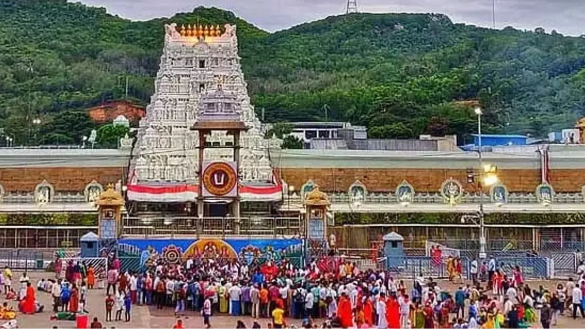 Tirumala: తిరుమలలో మొదలైన న్యూ ఇయర్ సందడి..భక్తుల రద్దీ అస్సలు తగ్గడం లేదుగా!