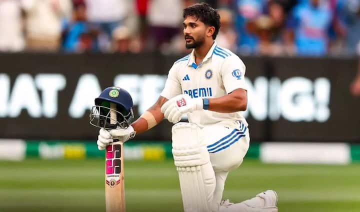 ऑस्ट्रेलिया दौऱ्यात भारतीय संघाला नितीश रेड्डी हा नावाचा नवा हिरा सापडला आहे. पर्थ कसोटी सामन्यात पदार्पण केल्यानंतर रेड्डीने आपल्या फलंदाजी आणि गोलंदाजी या दोन्ही गोष्टींनी ज्या प्रकारे प्रभावित केले, त्यामुळे टीम इंडियातील त्याचे स्थान आता पूर्णपणे पक्के झाले आहे.