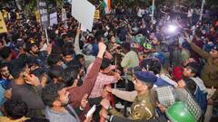 पटना में BPSC अभ्यर्थियों पर लाठीचार्ज और वाटर कैनन से बौछार, ठंड में पानी से ठिठुरने लगे छात्र