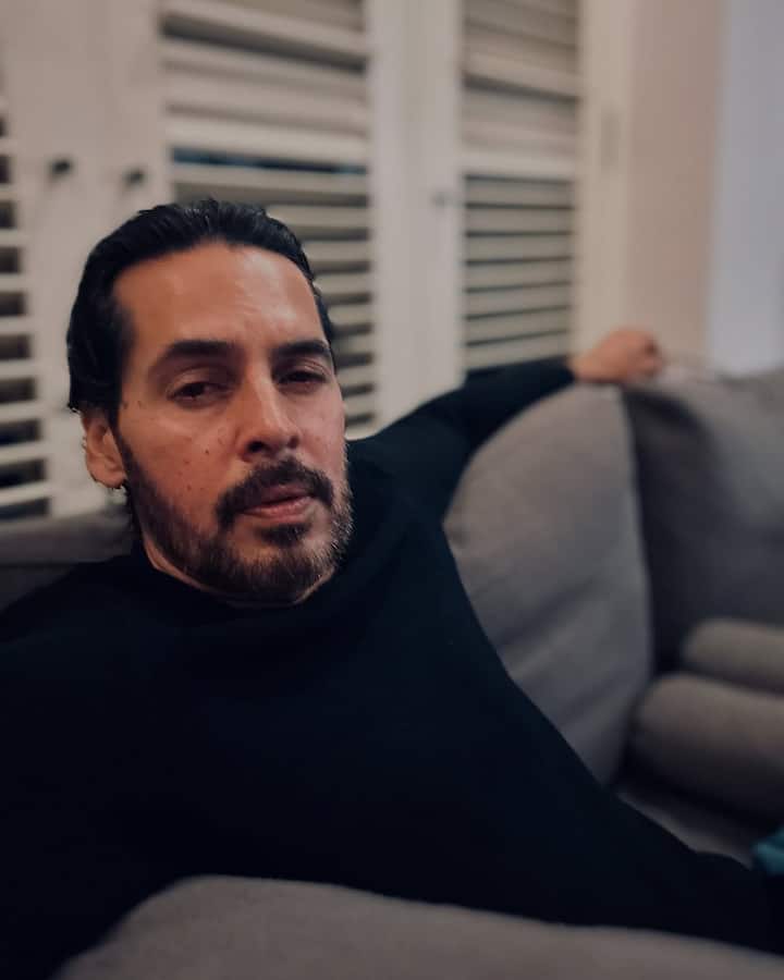 वहीं बॉक्स ऑफिस इंडिया की रिपोर्ट के अनुसार डीनो मोरिया की एक बाद एक लगातार 22 फिल्में फ्लॉप हुई थी. इसलिए उन्होंने इंडस्ट्री से दूरी बना ली.