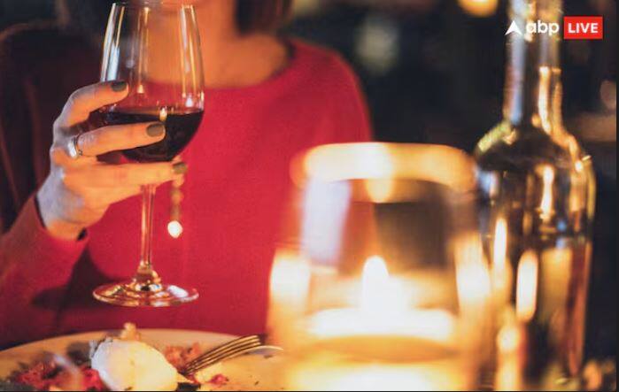 ਪਰ ਕੀ ਤੁਸੀਂ ਜਾਣਦੇ ਹੋ ਕਿ ਨਵੇਂ ਸਾਲ ਦੀ ਪਾਰਟੀ ਲਈ ਘਰਾਂ ਵਿੱਚ ਕਿੰਨੀ ਸ਼ਰਾਬ ਰੱਖੀ ਜਾ ਸਕਦੀ ਹੈ ਤੇ ਇਸ ਬਾਰੇ ਕੀ ਨਿਯਮ ਹਨ? ਇੰਨਾ ਹੀ ਨਹੀਂ ਘਰ 'ਚ ਪਾਰਟੀ ਕਰਨ ਲਈ ਤੁਹਾਨੂੰ ਇਕ ਦਿਨ ਦਾ ਲਾਇਸੈਂਸ ਵੀ ਲੈਣਾ ਹੋਵੇਗਾ, ਜਿਸ ਲਈ ਤੁਹਾਨੂੰ 500 ਰੁਪਏ ਦੇਣੇ ਹੋਣਗੇ।