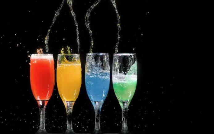 ਜੇਕਰ ਤੁਸੀਂ ਘਰ 'ਚ ਕਿਤੇ ਸ਼ਰਾਬ ਦੀ ਪਾਰਟੀ ਕਰ ਰਹੇ ਹੋ ਤਾਂ ਤੁਹਾਨੂੰ 500 ਰੁਪਏ ਦੀ ਫੀਸ ਦੇ ਕੇ ਲਾਇਸੈਂਸ ਲੈਣਾ ਹੋਵੇਗਾ। ਜਦੋਂ ਕਿ ਜੇਕਰ ਪਾਰਟੀ ਬੈਂਕੁਏਟ ਹਾਲ ਜਾਂ ਵਪਾਰਕ ਸਥਾਨ 'ਤੇ ਰੱਖੀ ਜਾ ਰਹੀ ਹੈ, ਤਾਂ ਤੁਹਾਨੂੰ 10,000 ਰੁਪਏ ਅਦਾ ਕਰਨੇ ਪੈਣਗੇ।