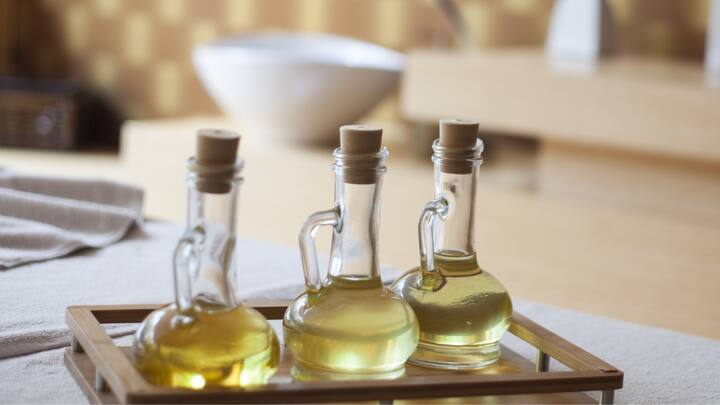 Type Of Oil: Opt for safflower, sunflower, or almond oil, as they promote better skin barrier recovery. Avoid mustard or olive oil, as these can disrupt the skin’s protective barrier. Always ensure the oil is lukewarm and massage gently to avoid any irritation. (Image source: Canva)
