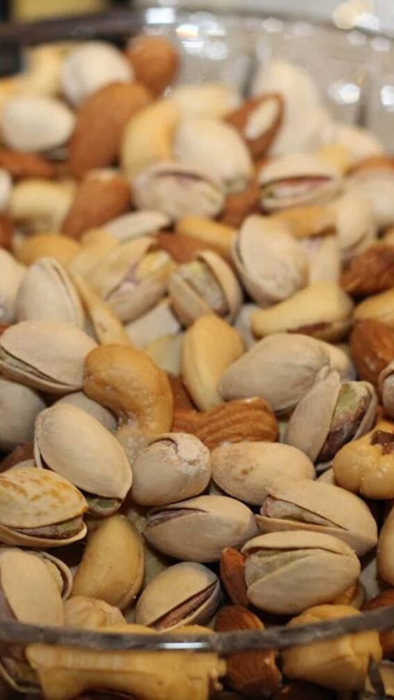 ड्राई फ्रूट्स खाने से कौन-सा कोलेस्ट्रॉल बढ़ता है?