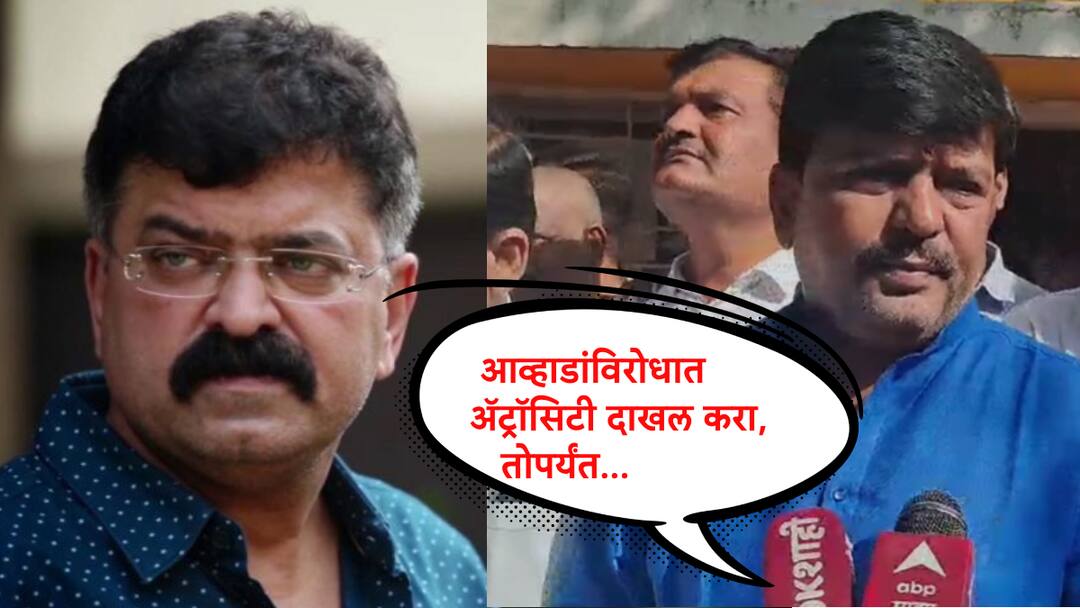 File atrocity case against Jitendra Awhad Dhananjay Mundes special man along with Dalit brothers at the police station Beed Santosh Deshmukh Controversy जितेंद्र आव्हाडांवर अट्रॉसिटी दाखल करा; दलित बांधवासह धनंजय मुंडेंचा खास माणूस पोलीस ठाण्यात