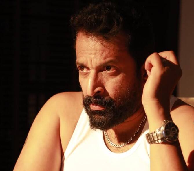 Malayalam actor Dileep Shankar found dead in hotel room  અભિનેતા દિલીપ શંકરનું નિધન, હોટલના રુમમાં મળ્યો મૃતદેહ, ફિલ્મ ઈન્ડસ્ટ્રીમાં શોકનો માહોલ 