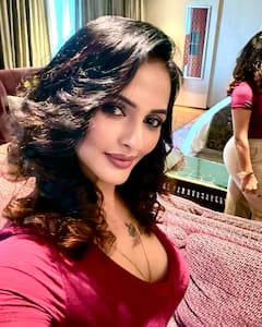 jyothi poorvaaj: గుప్పెడంతమనసు జగతి మేడం ( జ్యోతి రాయ్) ఇయర్ ఎండ్ ట్రీట్!