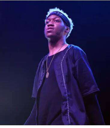 ਮਸ਼ਹੂਰ ਰੈਪਰ ਨੇ ਖੁਦ ਨੂੰ ਮਾਰੀ ਗੋਲੀ, ਫੈਨਜ਼ ਵਿਚਾਲੇ ਮੱਚੀ ਤਰਥੱਲੀ...