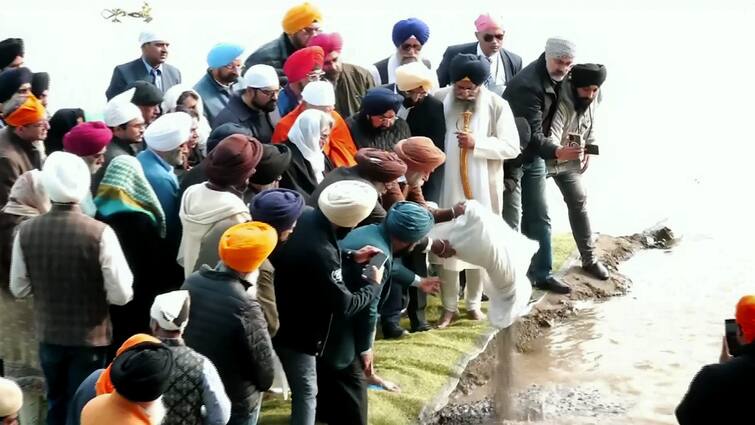 Manmohan Singh Death: Family Bids Final Farewell, Immerses Ashes In Yamuna — Video